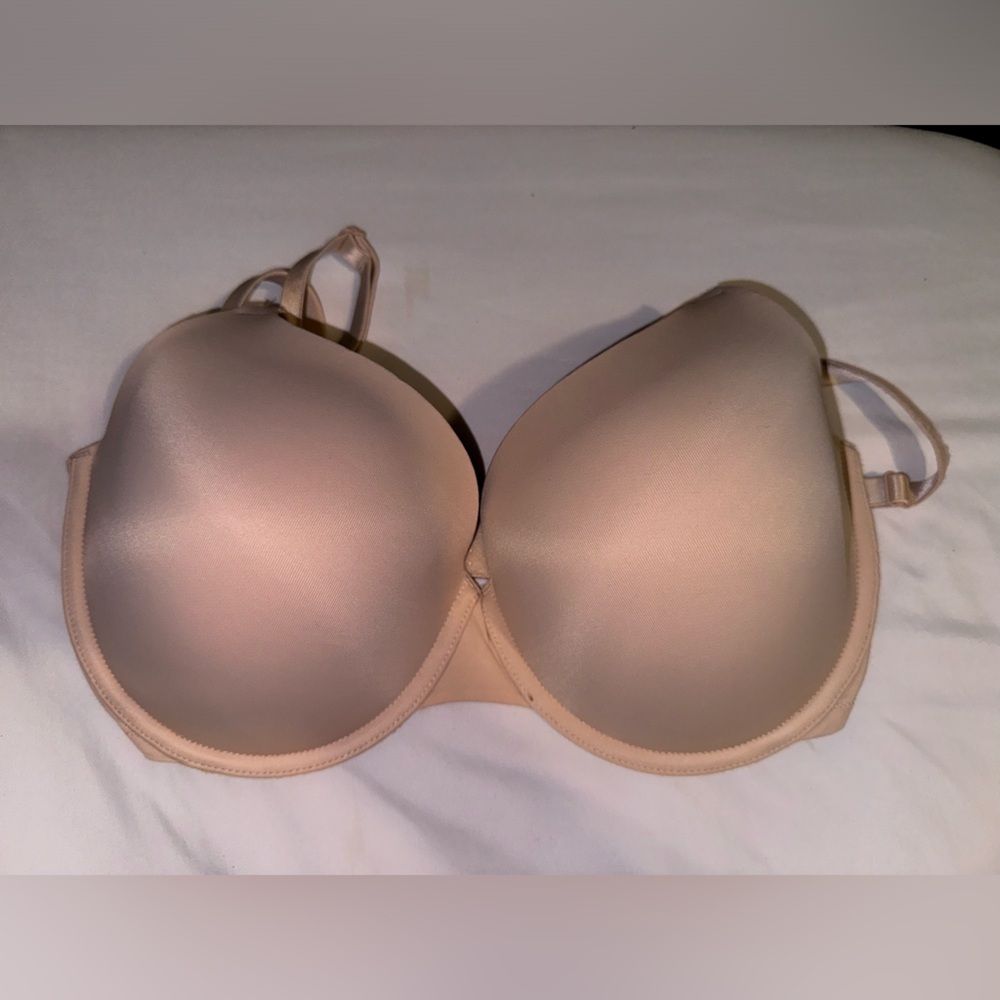 Used ( like new ) pink Victoria secret bra , size is 36DDD